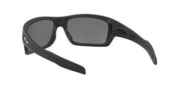 Das Bild zeigt die Sonnenbrille OO9263 92642 von der Marke Oakley in schwarz.