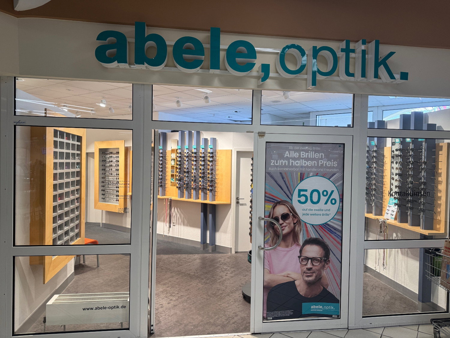 Das Bild zeigt den Eingang unserer Filiale in Gera.