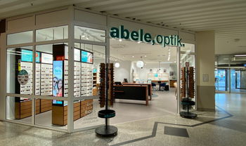 Das Bild zeigt das Schaufenster und den Eingang unserer Filiale im Kaufland in Ellwangen.