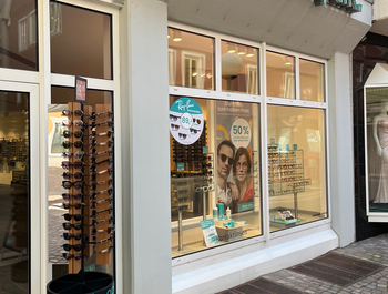 Das Bild zeigt das Schaufenster unserer Filiale in Aalen.