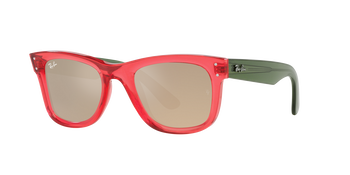 Das Bild zeigt die Sonnenbrille 0RBR0502S 67132O von der Marke Ray Ban in rot transparent.