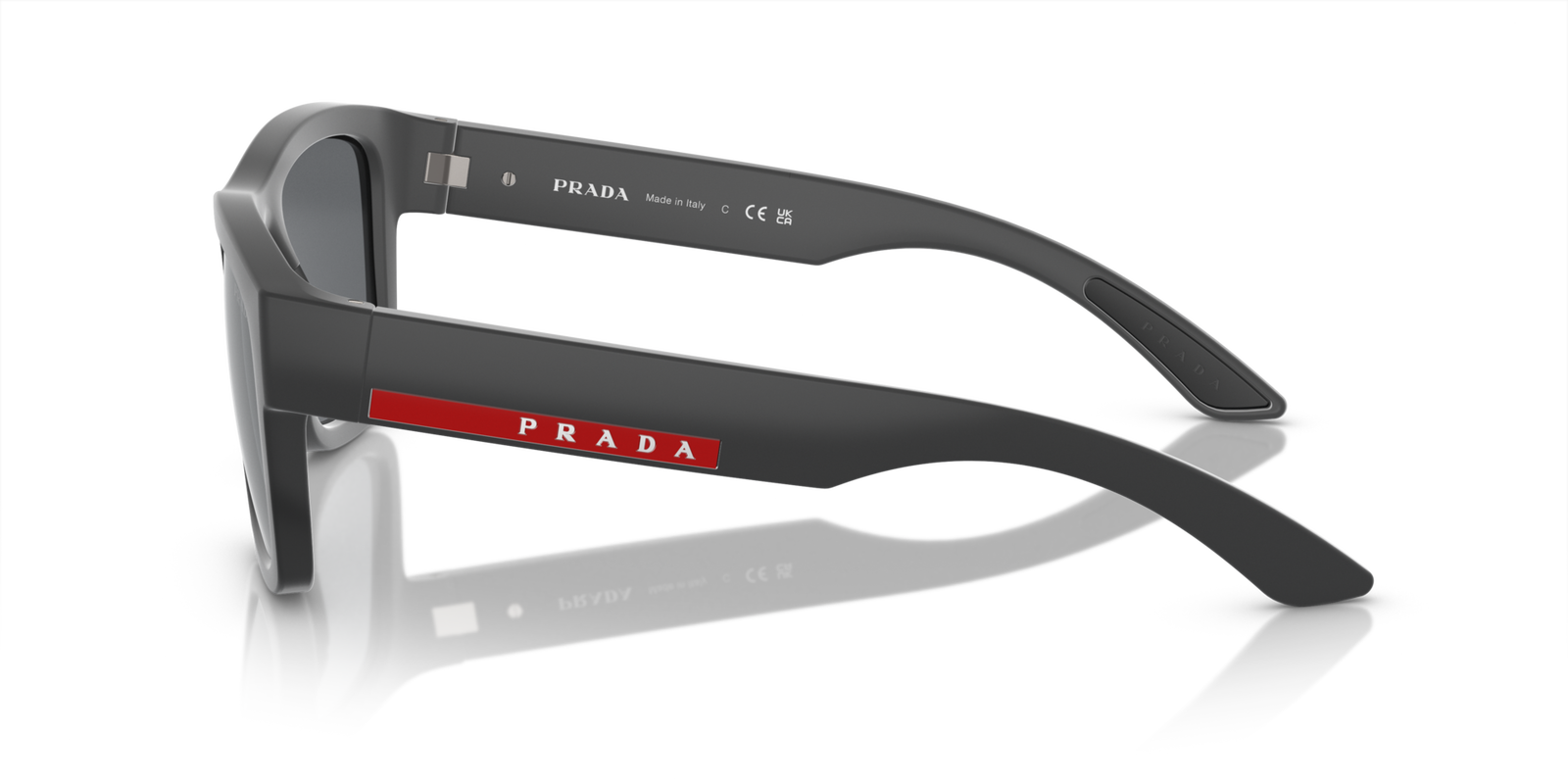 Das Bild zeigt die Sonnenbrille PS01ZS UFK5L0 von der Marke Prada Linea Rossa in schwarz.