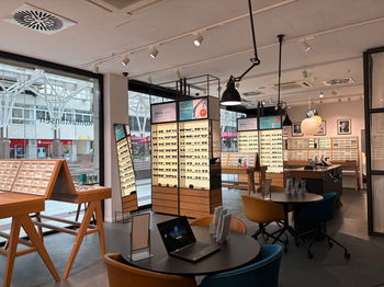 Das Bild zeigt den Innenbereich unserer Filiale in Frankfurt im Nord-West-Zentrum.