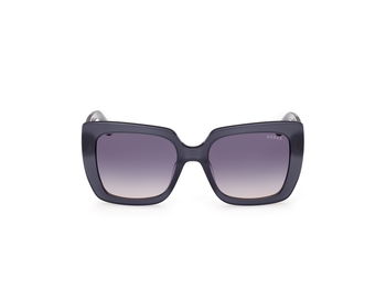 Das Bild zeigt die Sonnenbrille GU7889 20B von Guess in glänzend grau von vorne