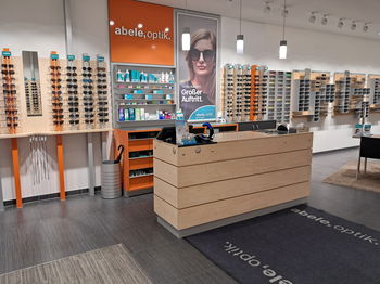 Das Bild zeigt den Kassenbereich unserer Filiale im Main-Taunus-Zentrum.