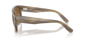 Das Bild zeigt die Sonnenbrille RB0360S 140551 von der Marke Ray-Ban in Grün gestreift.