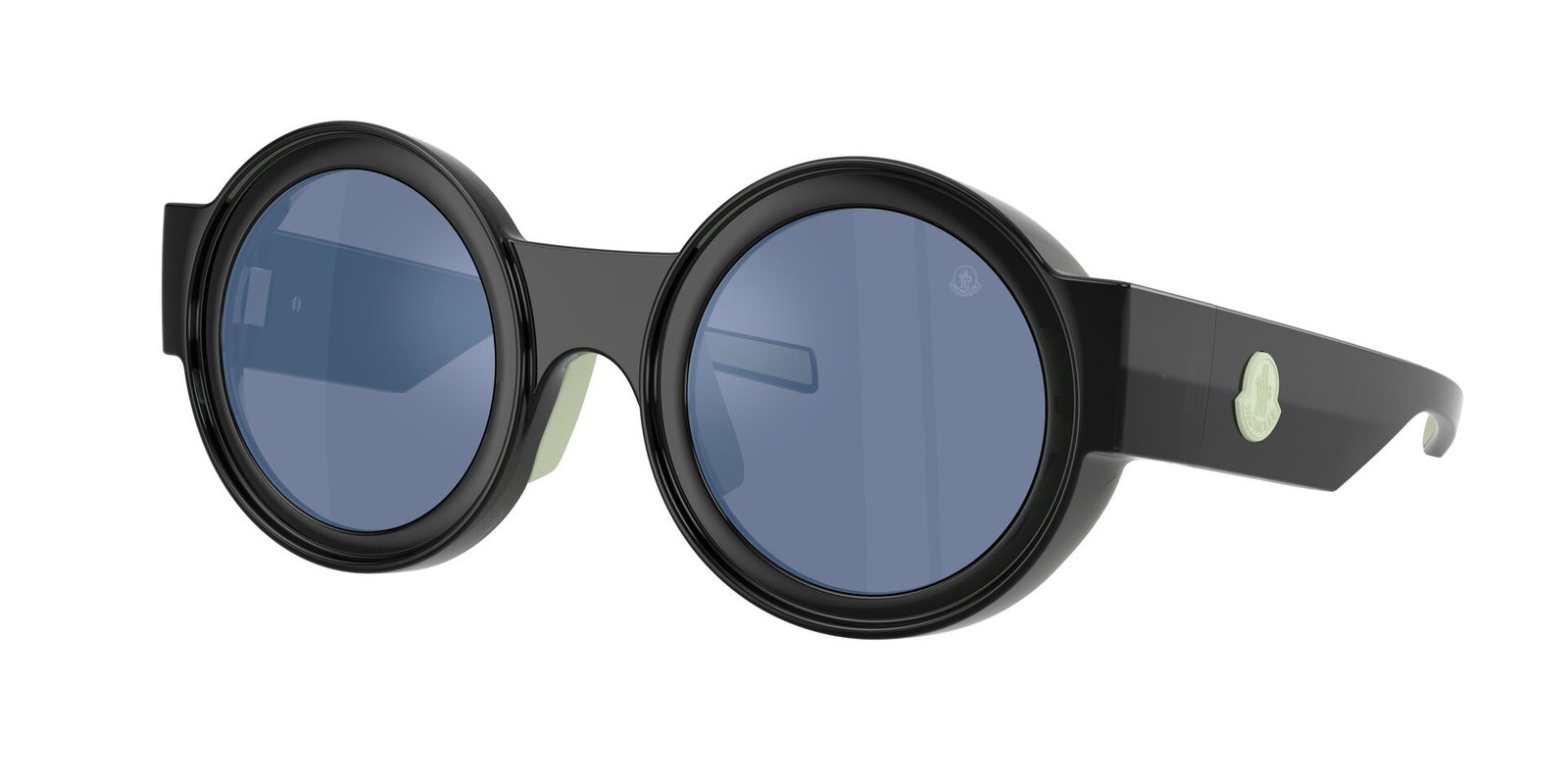 zu sehen ist die Sonnenbrille 8020U von Moncler in der Farbe Schwarz mit blau getönten Gläsern.