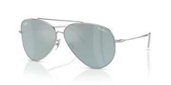 Das Bild zeigt die Sonnenbrille RBR0101S 003/30 von der Marke Ray-Ban in Silber.