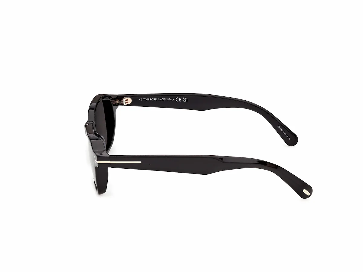 Zu sehen ist die Sonnenbrille FT1359 01A in schwarz von der Marke Tom Ford.