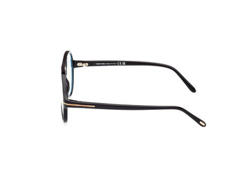 Das Bild zeigt die Korrektionsbrille FT5012-B 001 von der Marke Tom Ford in schwarz.
