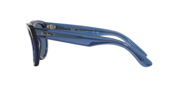 Das Bild zeigt die Sonnenbrille RBR0502S 67083A von der Marke Ray Ban in dunkelblau transparent