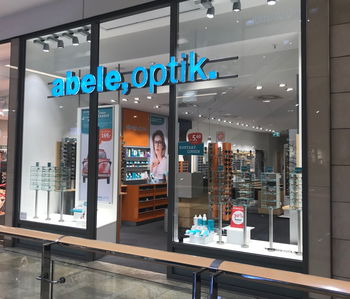 Das Bild zeigt den Eingang unserer Filiale in Nürnberg.