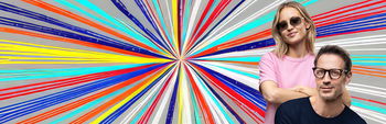 Zu sehne ist ein buntes Banner mit einer Frau mit Sonnenbrille und einem Mann mit Brille.