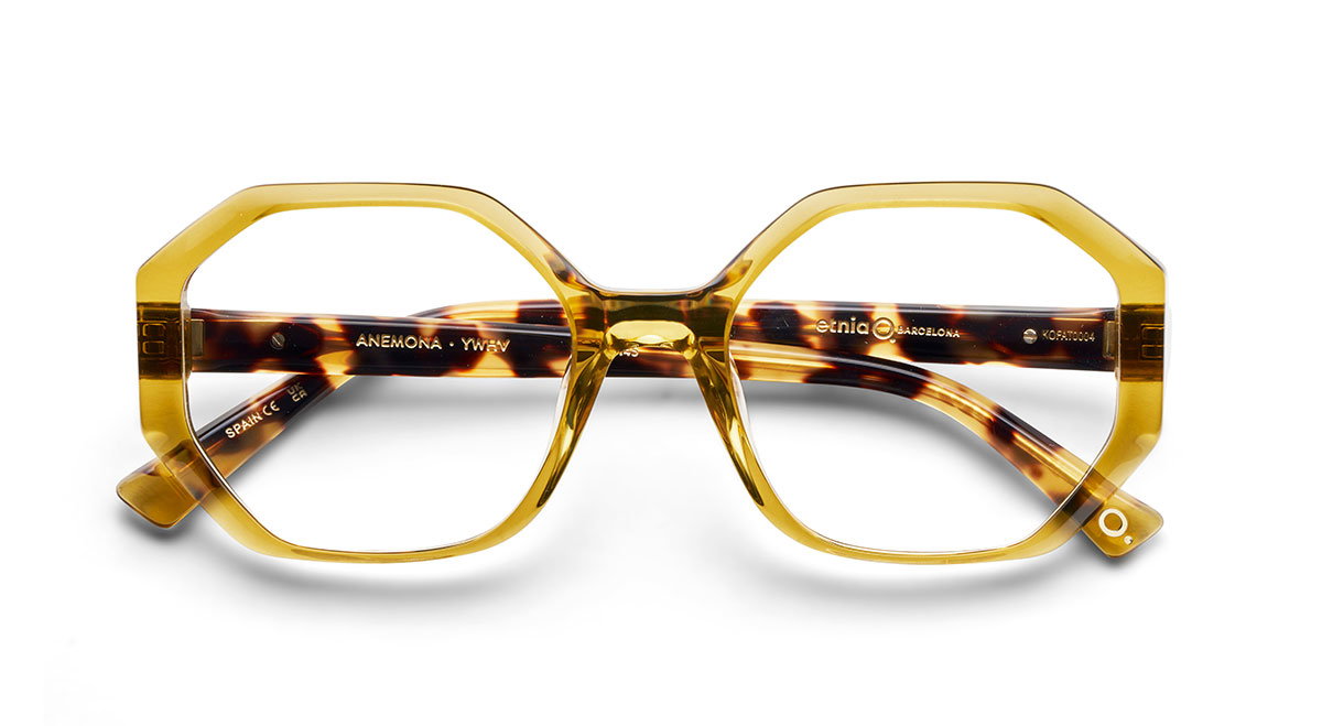 Das Bild zeigt die Korrektionsbrille ANEMON YWHV YWHV von der Marke Etnia Barcelona in gelb transparent.