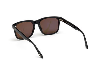 Das Bild zeigt die Sonnenbrille FT0775 01H von der Marke Tom Ford in schwarz.