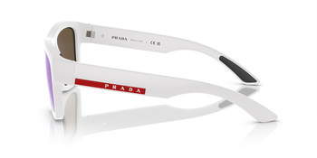 Das Bild zeigt die Sonnenbrille PR01ZS TWK08R von der Marke Prada Linea Rossa in weiß.