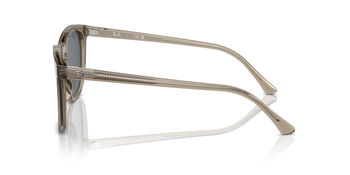 Das Bild zeigt die Sonnenbrille RB2210 6765R5 von der Marke Ray-Ban in Braun transparent.