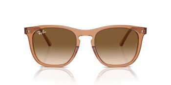 Das Bild zeigt die Sonnenbrille RB2210 676451 von der Marke Ray-Ban in Braun Transparent.