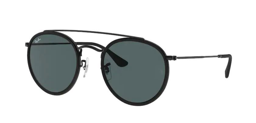 Das Bild zeigt die runde Sonnenbrille RB3647N 002/R5 für Damen von der Marke Ray Ban in schwarz mit blauen Gläsern von rechts