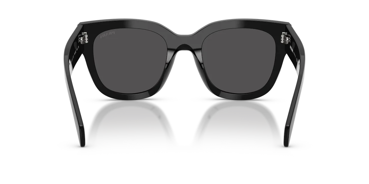 Zu sehen ist die Marken Sonnenbrille von Prada 0PRC04S 16K08Z in Schwarz.