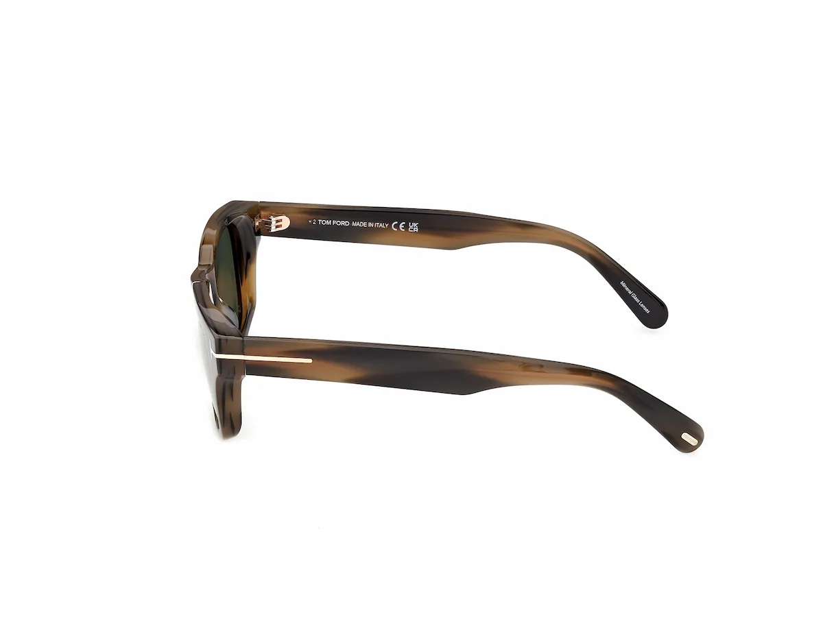 Zu sehen ist die Sonnenbrille FT1357 55N in Havanna von der Marke Tom Ford.