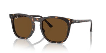 Das Bild zeigt die Sonnenbrille RB2210 902/57 von der Marke Ray-Ban in Havanna.