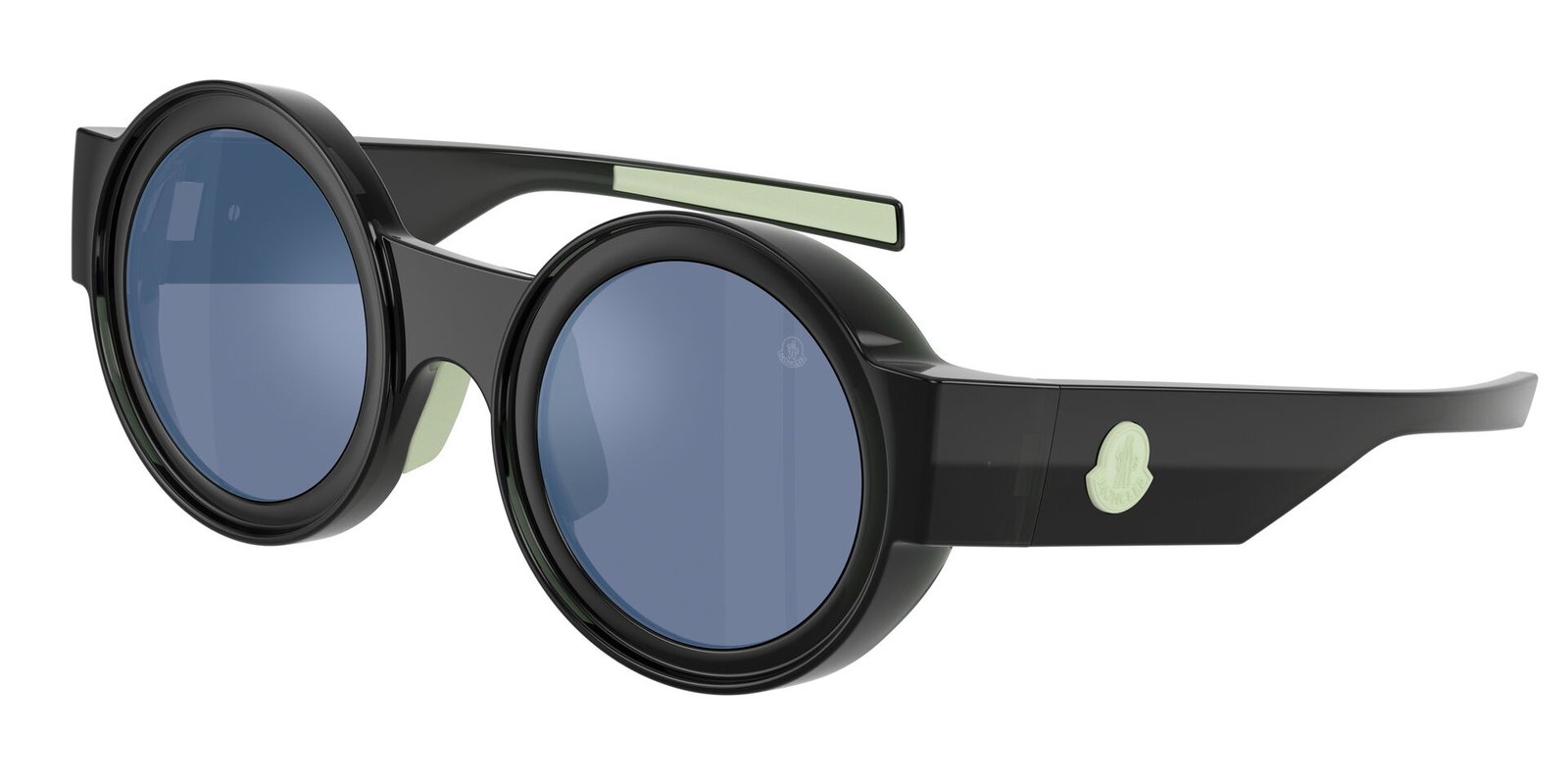 zu sehen ist die Sonnenbrille 8020U von Moncler in der Farbe Schwarz mit blau getönten Gläsern.