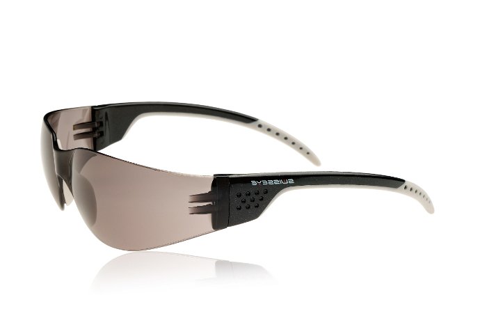 Das Bild zeigt die Sonnenbrille Outbreak Luzzone 14051 von der Marke Swiss Eye  in schwarz/silber.