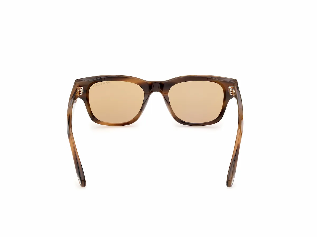 Zu sehen ist die Sonnenbrille FT1357 55E in Havanna von der Marke Tom Ford.