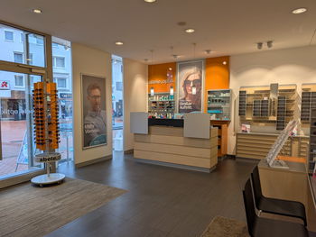 Das Bild zeigt den Kassenbereich unserer Filiale in Gießen.