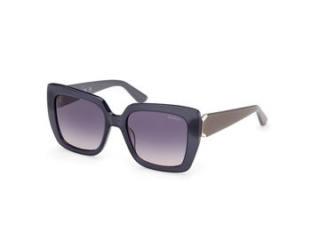 Das Bild zeigt die Sonnenbrille GU7889 20B von Guess in glänzend grau von der Seite