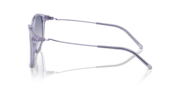 Das Bild zeigt die Sonnenbrille EA4220 611179 von der Marke Emporio Armani in flieder.