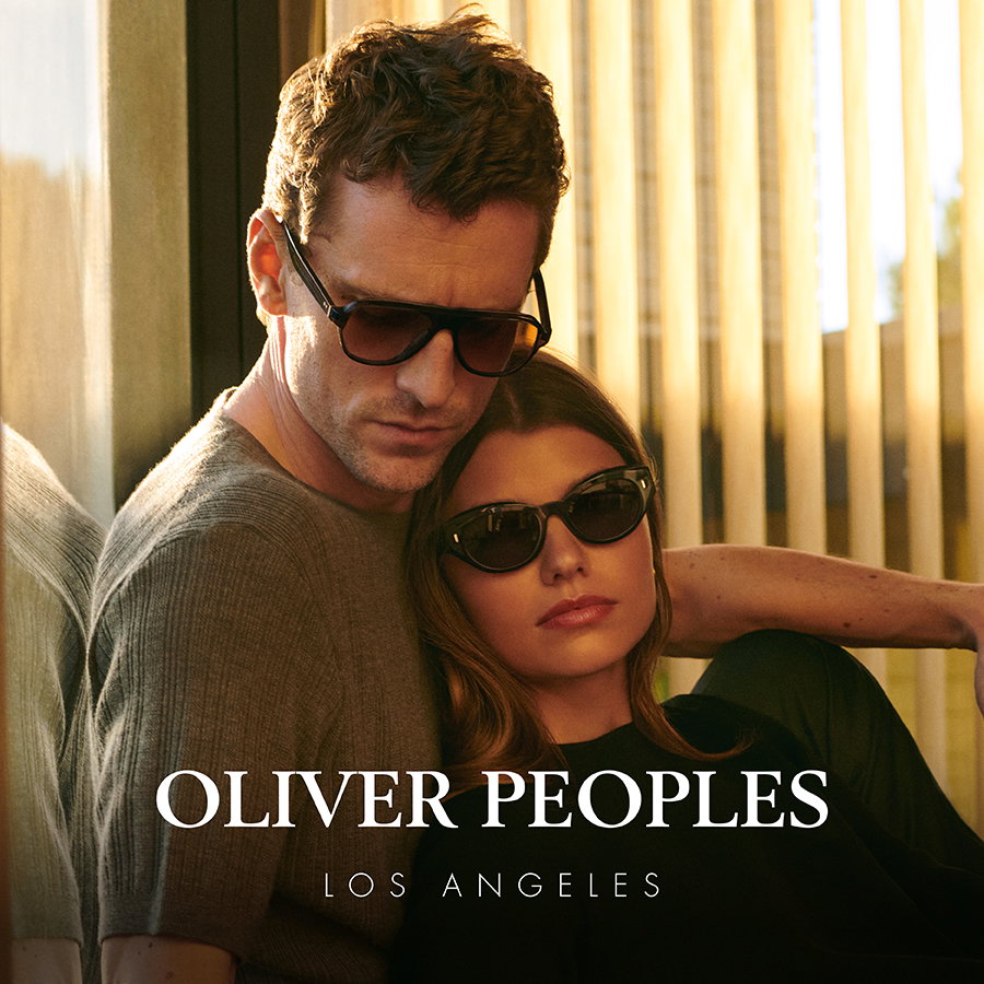 Zu sehen ist eine Frau und ein Mann mit einer Oliver Peoples Sonnenbrille.