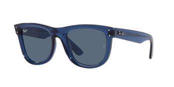 Das Bild zeigt die Sonnenbrille RBR0502S 67083A von der Marke Ray Ban in dunkelblau transparent