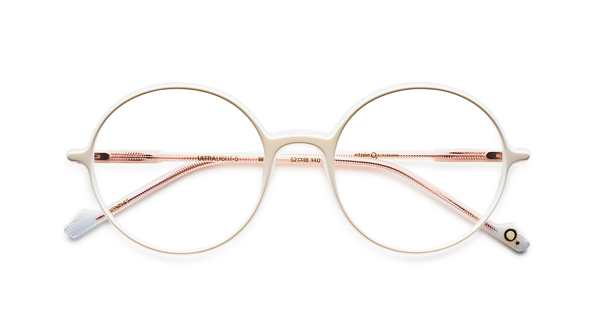Das Bild zeigt die Korrektionsbrille LIGHT WH von der Marke Etnia Barcelona in Weiß