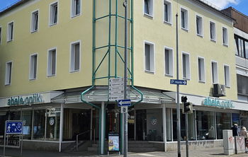 Das Bild zeigt die Fassade unserer Filiale in Lampertheim.