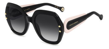 Das Bild zeigt die Sonnenbrille HER 0314/G/S von der Marke Carolina Herrera in Schwarz/Pink.