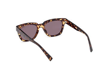 Das Bild zeigt die Sonnenbrille GU8265 52A von der Marke Guess in havana.