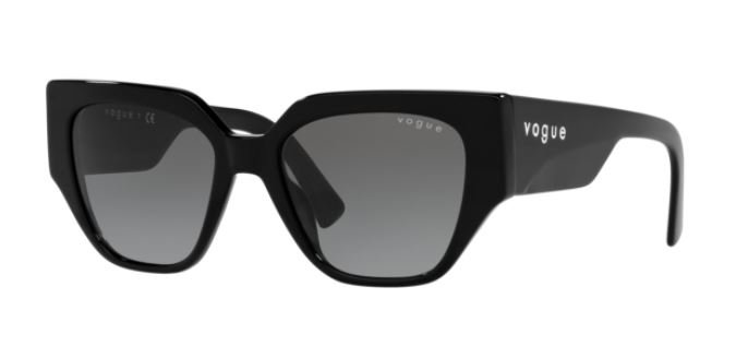 Auf diesem Bild sehen Sie die Sonnenbrille 0VO540928824L von Vogue in der Farbe Schwarz.