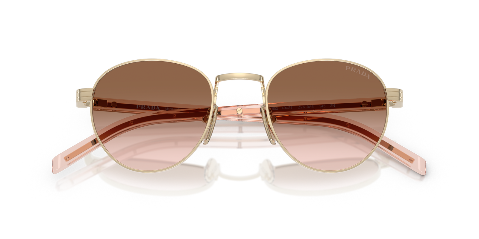 Auf diesem Bild sehen Sie die Sonnenbrille 0PR B52S von Prada in der Farbe Hellgold.