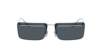 Das Bild zeigt die Prada Sonnenbrille für Herren PR C53S in Schwarz mit dunkelgrauen Gläsern von vorne.