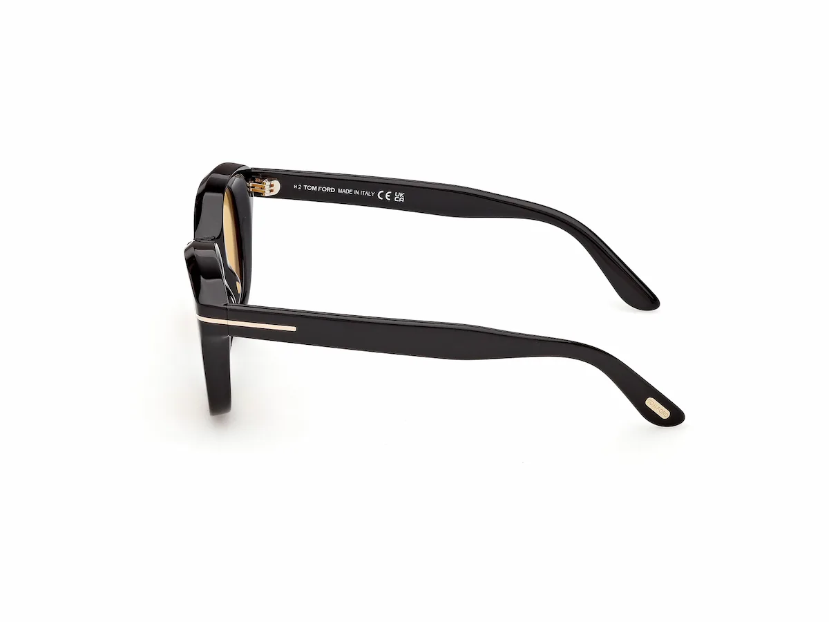 Zu sehen ist die Sonnenbrille FT1344 01E in glänzend schwarz von der Marke Tom Ford.
