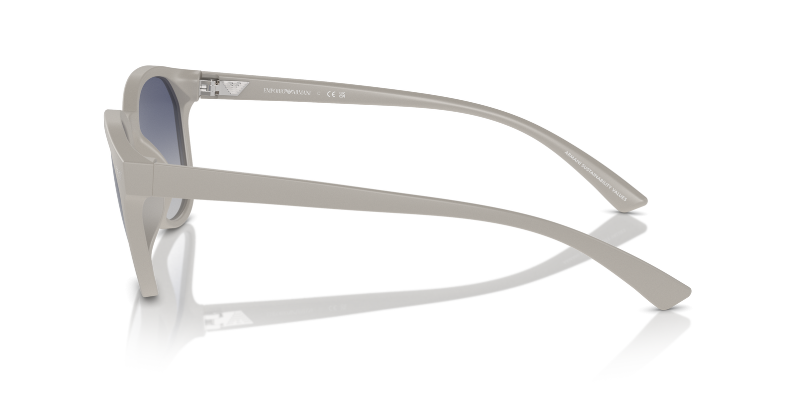 Das Bild zeigt die Sonnenbrille EA4225U 610087 von der Marke Emporio Armani in hellgrau.