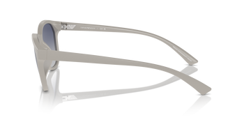 Das Bild zeigt die Sonnenbrille EA4225U 610087 von der Marke Emporio Armani in hellgrau.