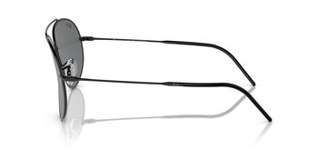 Das Bild zeigt die Sonnenbrille RBR0101S von Ray-Ban in Schwarz.