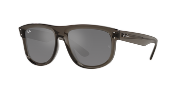 Das Bild zeigt die Sonnenbrille RBR0501S 6707GS von der  Marke Ray Ban in dunkelgrau transparent