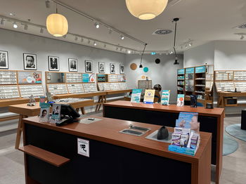 Das Bild zeigt den Verkaufsraum unserer Filiale in den Erlangen Arcaden.