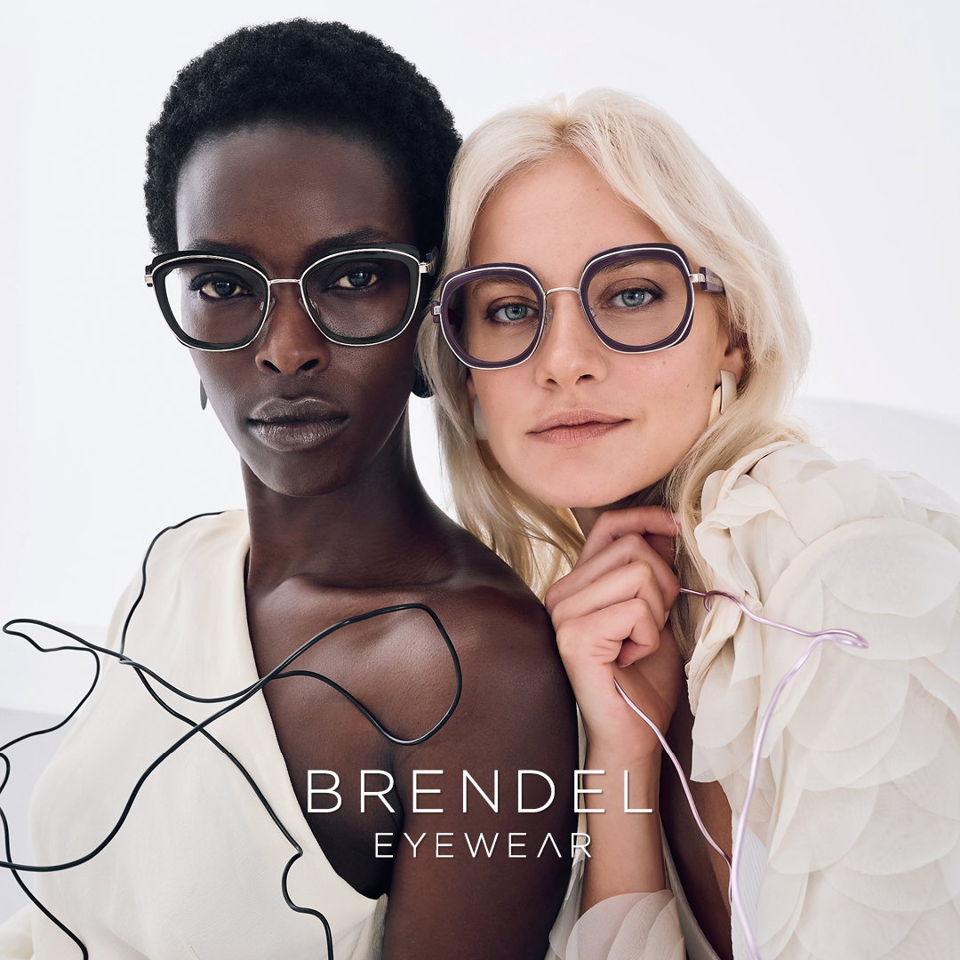 Zu sehen sind zwei Frauen mit Brillen der Marke Brendel.