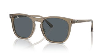 Das Bild zeigt die Sonnenbrille RB2210 6765R5 von der Marke Ray-Ban in Braun transparent.