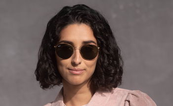 Zu sehen ist eine Metall Sonnenbrillen der Marke Ray Ban